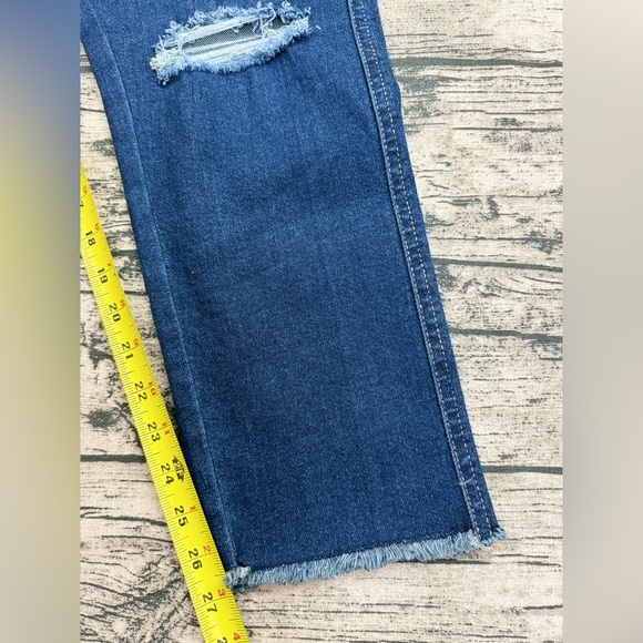 Levi's Women's Heritage High Rise Jeans, Size 20 W35, Distressed Knee, Raw Hem - Picture 6 of 14